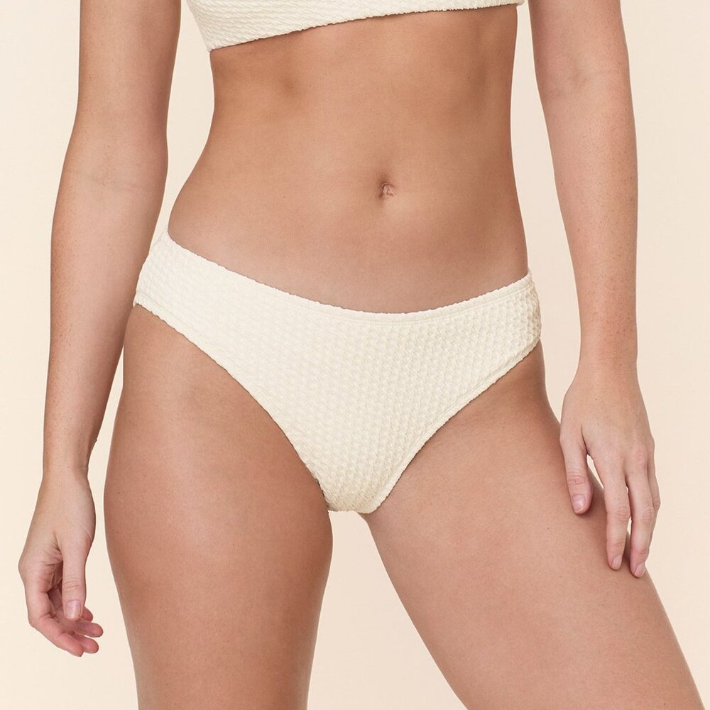 Andie The Classic Bikini Bottom - Textured Weave - Gardenia Size SGARDENIA / S